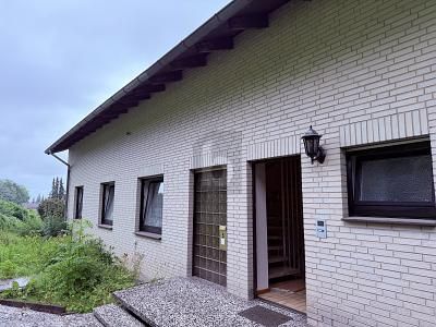 СІМЕЙНА ОСЕЛЯ В ФАНТАСТИЧНОМУ МІСЦІ НА ОПУШЦІ ЛІСУ – 1783333620_04e3ff.jpg