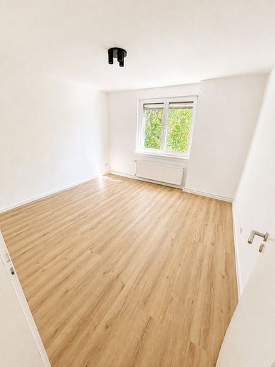 Investimento: appartamento di 3 locali completamente ristrutturato | affittato a studenti in condivisione | rendimento ~5% | Wiesbaden Mitte – Foto 1