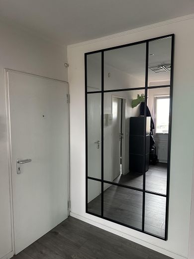 Direct beschikbaar in City-West: appartement met uitzicht op de skyline + ondergrondse parkeergarage – Flur