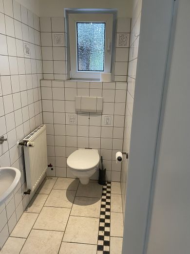 Charmantes Einfamilien-Endreihenhaus mit Garten in stadtnaher und ruhiger Lage – Gäste-WC