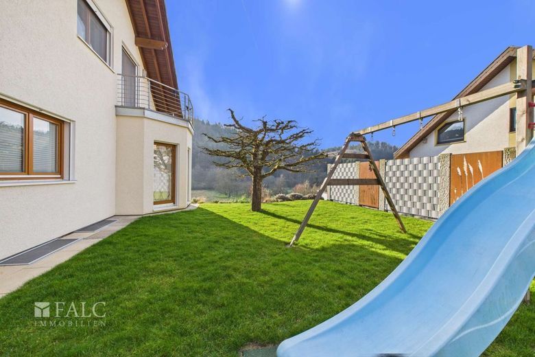 Großzügiges Einfamilienhaus mit Einliegerwohnung und Pool in ruhiger Lage – Garten - Spielen EG