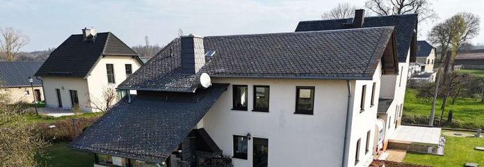 Doppelhaus-Ensemble mit Pool in idyllischer Lage nahe der Pöhl