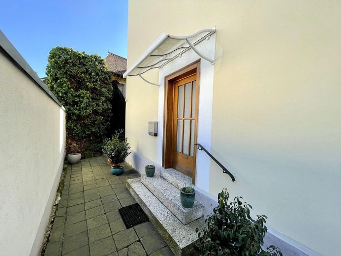 Separater Eingang EG