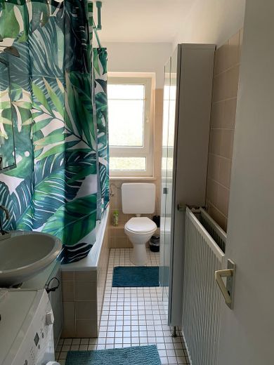 Helle 2Z Wohnung im begehrten Bornheim _ provisionfrei! – Bad