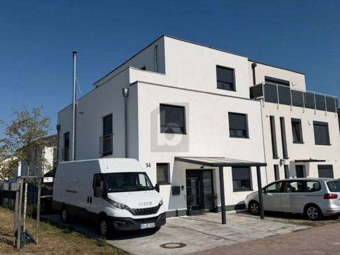 MASSIVBAU-JUWEL IM ZUKUNFTSQUARTIER – Foto 1