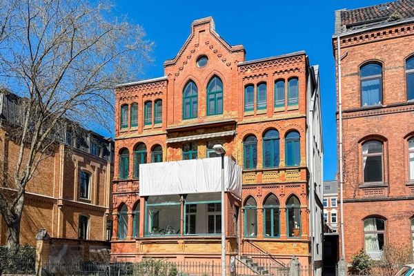 Appartamento di 5 locali tutelato come bene storico con balcone e interessanti proventi da locazione