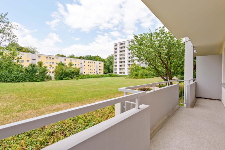 Provisionsfrei: Neue 3-Zimmer-Wohnung mit Sonnenbalkon in ruhiger Grünlage – Balkon