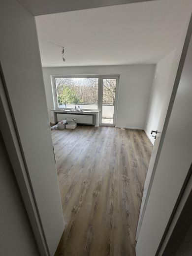 Schöne Sanierte 3-Zimmer Wohnung am Waldrand von Dellwig – Wohnzimmer