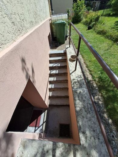 Treppe zu Werkstatt u. Heizung