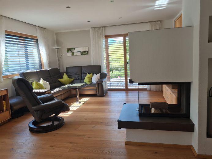 Detached house designed for two generations with mountain views in a sunny location – PRIVATE SALE – Wohnbereich EG