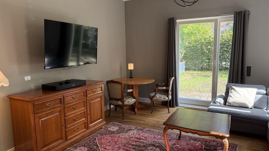 Möbliertes Haus 154 m² | 5,5 Zi | Garten | nahe Nienstedten | Wohnen auf Zeit 3–33 Monate – Wohnzimmer