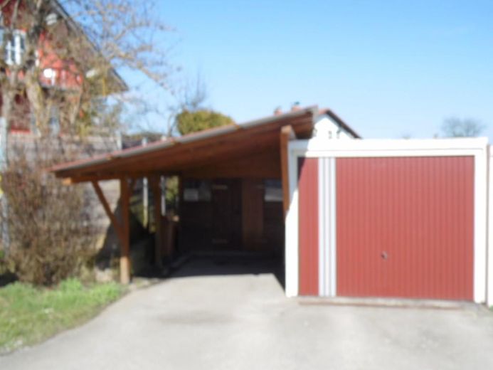 Spaziosa casa a schiera di testa, ammodernata con materiali di alta qualità, parzialmente arredata – Garage / Carport / Stellplatz