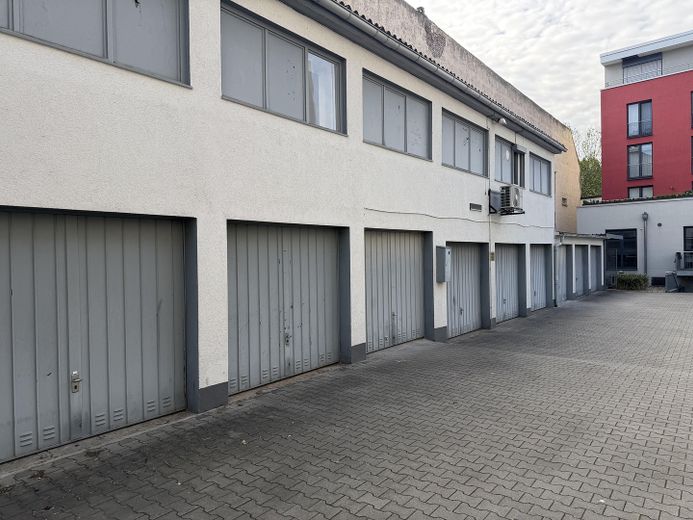 Einzelgaragen in Frankfurt-Bornheim zu vermieten – Foto 1