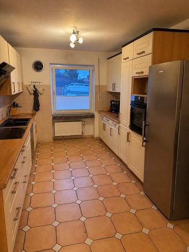 Commission-free: Well-maintained family home with 24 kWp PV system, storage, pool & large plot – Küche 