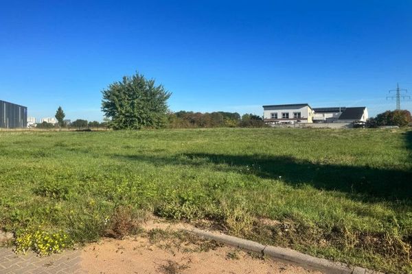 Terreno commerciale di 4.793 m² in vendita a Dietzenbach