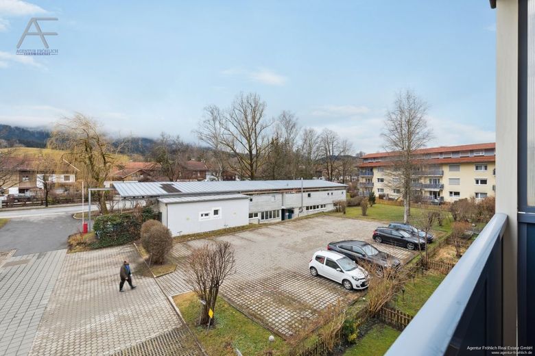 Wohnen, wo andere Urlaub machen - hochwertig renovierte 3-Zimmer-Wohnung nahe Schliersee – Panoramasicht_01