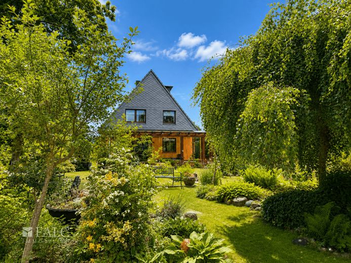 Gartenidylle mit Wintergarten-charmantes Einfamilienhaus zum Wohlfühlen in der Nähe von Langen – Haus rückwärtig 2