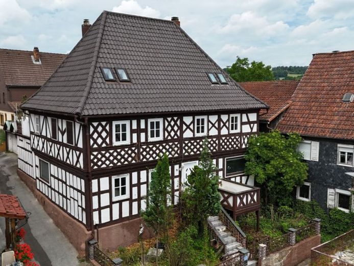 Stattliches Fachwerk-Juwel des 18. Jahrhunderts in Marktzeuln – 375 m² Potenzial für Denkmalliebhaber & Investoren! – Foto 1