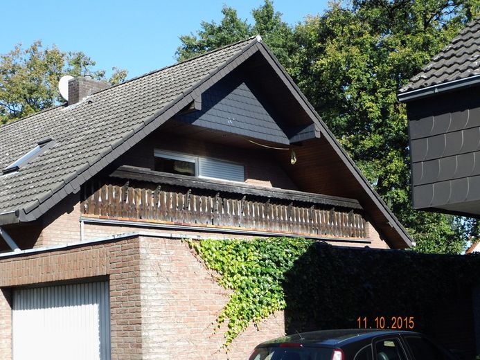 ruhige DG Wohnung mit Südb. in Wohnbereichstr. sucht langfristigen ruhigen Nichtraucher Mieter – Ansicht mit Südbalkon