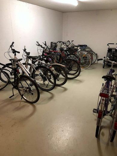 Jasne 3-pokojowe mieszkanie z widokiem na Turmberg w Karlsruhe-Durlach – Fahrradkeller
