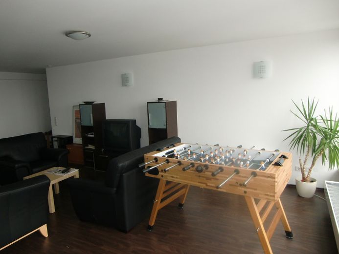 Erwachsenen-Wohngemeinschaft in Penthouse mit  Dachterrasse – Wohnzimmer C