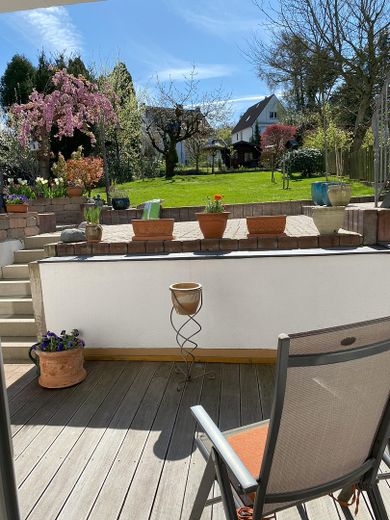 Gepflegtes Zweifamilienhaus in Essen-Kupferdreh – Blick in Garten von Wohnzi. EG