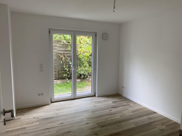 Appartamento di nuova costruzione di 3 locali, ecologico per il clima (71m²) a Kehl-Marlen – vivere vicino alla natura e in modo moderno – prima occupazione – Schlafzimmer