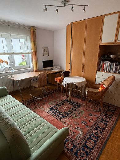 Senza commissioni: appartamento di 3 locali con ampio balcone esposto a sud, cantina e posto auto – Zimmer mit 15,9 m² zur Strasse