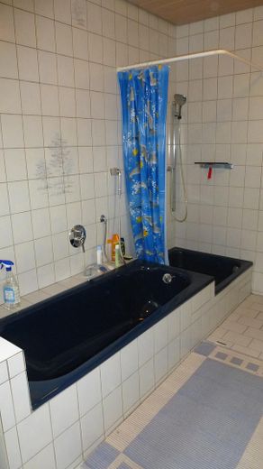Bad2 OG mit Dusche, Badewanne,