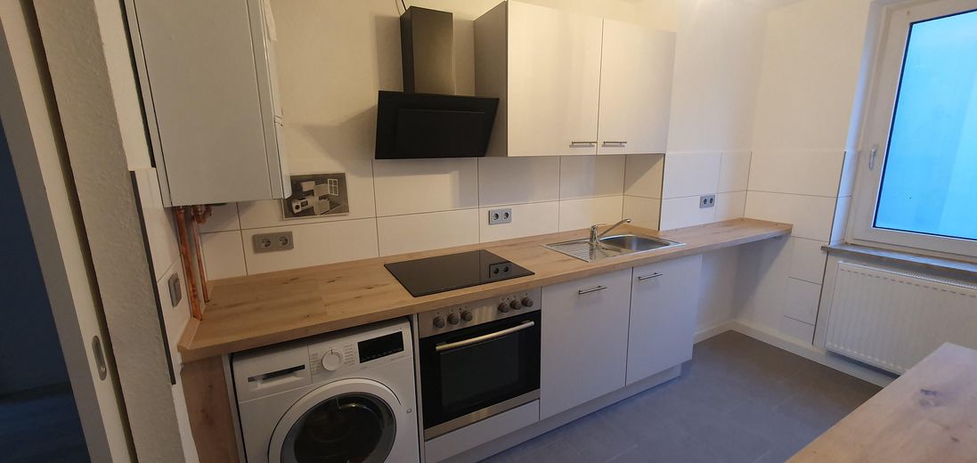 Rarität am Lister Platz: Sanierte Substanz, Eilenriedeblick & 130 m² Penthouse-Maisonette – Küche neu 4 OG