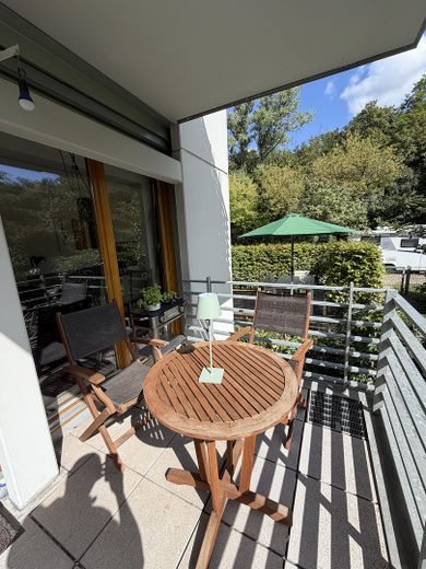 Fantástico apartamento de 2 habitaciones justo junto al Volkspark, en Prenzlauer Berg – Balkon und Sonnenterrasse