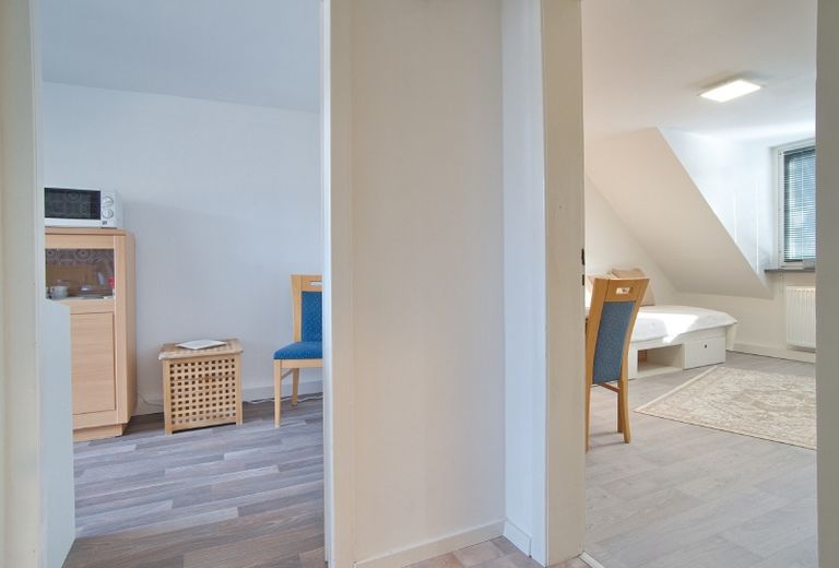 Erstbezug: Neu renovierte und ansprechend eingerichtete Wohnung in ruhiger, zentraler Wohnlage, Internetzugang vorhanden – ca4cbdf7f5851a561726ebf5e5242792601daf96.jpg