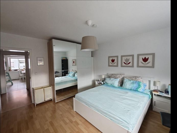 Erstbezug nach umfangreicher Sanierung, 3ZKB mit Balkon, verkehrsgünstig – Schlafzimmer