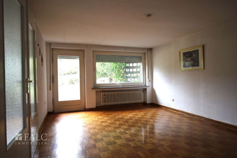 Großzügige Doppelhaushälfte – Zimmer EG
