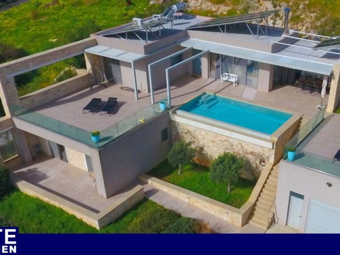 Luxusvilla mit Pool, Panoramablick und außergewöhnlichem Erweiterungspotenzial nahe Chania – Foto 1