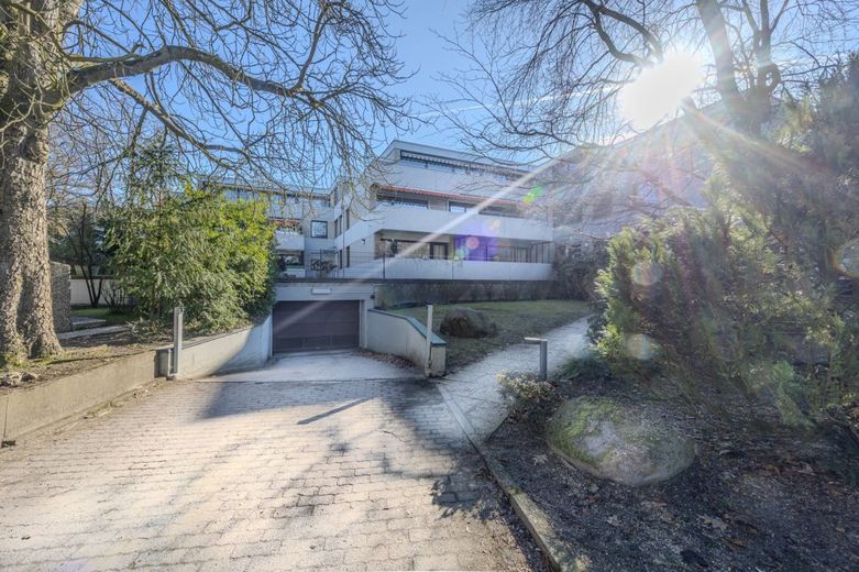 Attraktives Rahlstedt: Balkon miot 2-Zimmer Wohnung mit Tiefgaragenplatz kutzfristig verfügbar. – Außenansicht