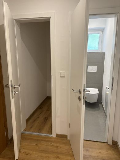 Frisch modernisierte 3-Zimmer-Wohnung mit Loggia – sofort bezugsfrei und Provisionsfrei – Abstellraum und WC