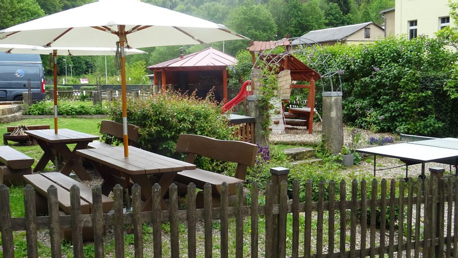 Garten mit Spielplatz