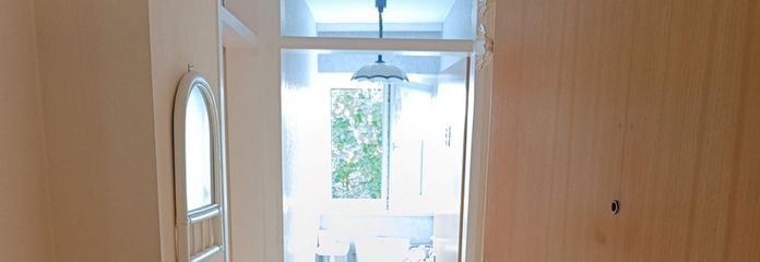 Wohnungseing. r. WC u. Bad