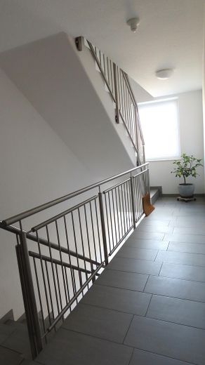 Jasne, w dużej mierze bezbarierowe mieszkanie własnościowe z balkonem i windą – Treppenhaus 1. Etage