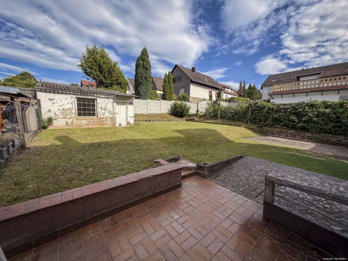 Modernisiertes Einfamilienhaus in kleiner Nebenstraße von Püttlingen – Außenbereich