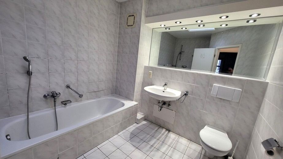 Neuer Preis ! RMH mit Garage, 2 Balkonen, Garten und Terrasse – Badezimme OG