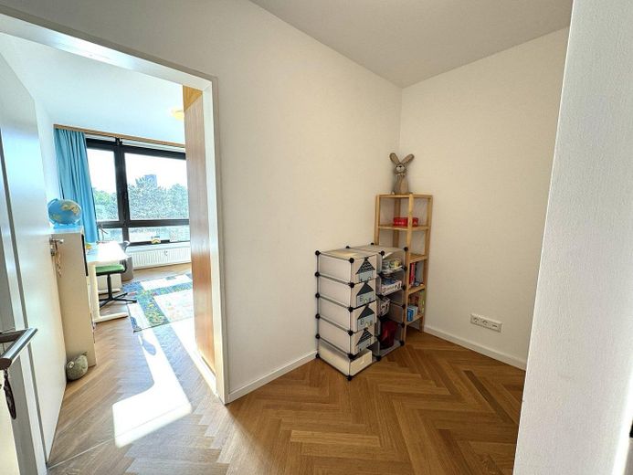 *PROVISIONSFREI* Helle 4-Raum-Wohnung mit 2 Balkonen in gepflegtem Haus – Kinderzimmer Flur