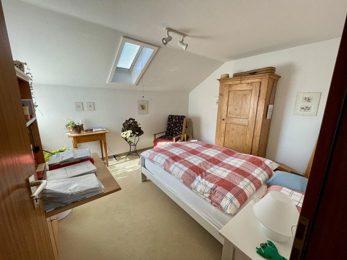 Lichtdurchflutete freundliche 3 Zimmer Dachgeschoßwohnung in ruhiger Lage in Wiblingen – Foto 4