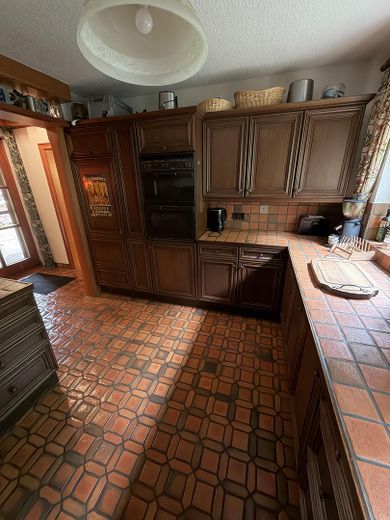 Wohnen mit Charakter: Charmantes Einfamilienhaus mit großem Garten & Kamin – KücheEG