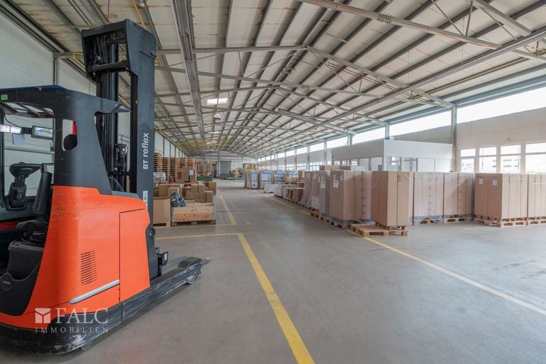 Gewerbeareal mit Logistikhallen, Gefahrgutlager und Entwicklungspotenzial – Logistikfläche