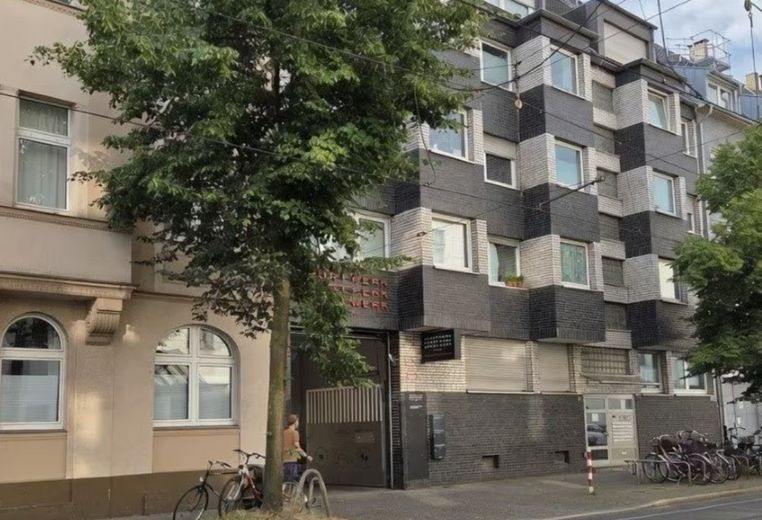 Vivienda moderna en Unterbilk: elegante apartamento con plaza de garaje subterráneo. – Außenansicht – Volmerswerther 