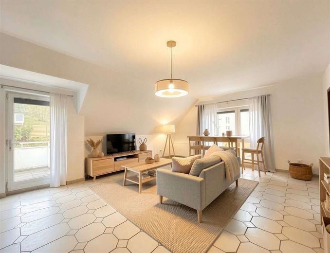 Ein Zuhause mit Weitblick - charmante Dachgeschosswohnung zum Ankommen oder Investieren – Wohnzimmer