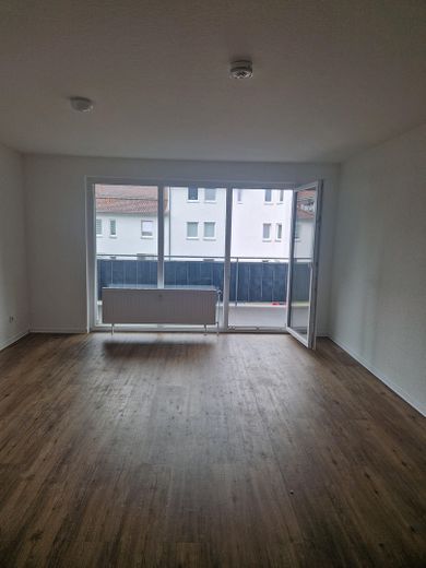 Wohnzimmer mit Balkon