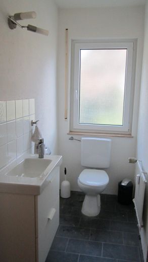 Zentrale ruhige 4,5-Zimmer-Wohnung mit großem Balkon 1. OG in Herrenberg Ziegelfeld von privat – separates WC